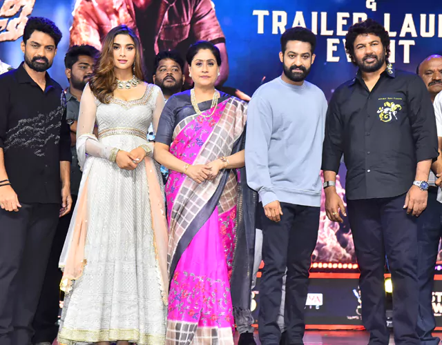 Arjun Son Of Vyjayanthi Pre Release Event